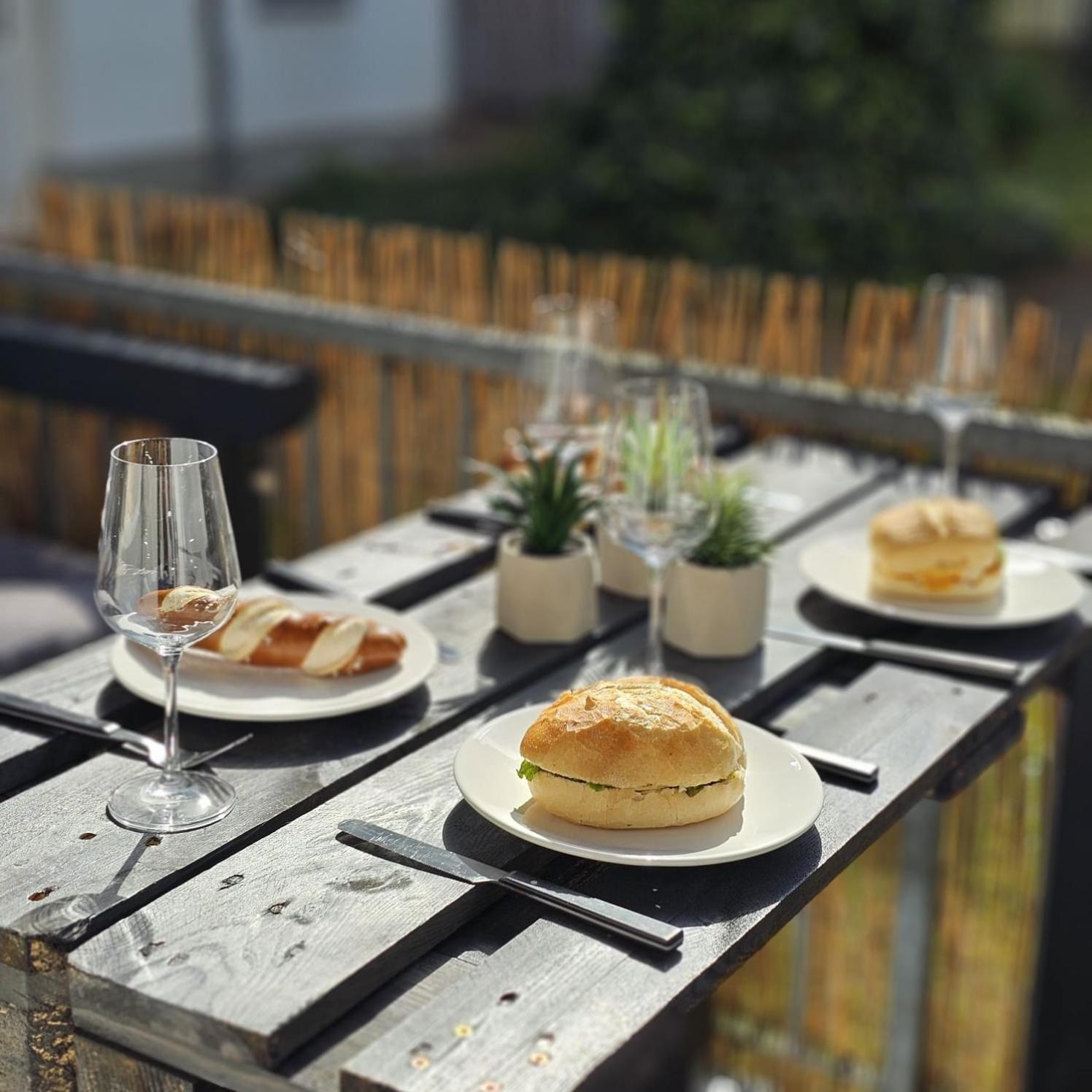 The World, Stilvolles Apartment, Stadtzentral, Parking Free, Late Check In Magdeburg Bagian luar foto