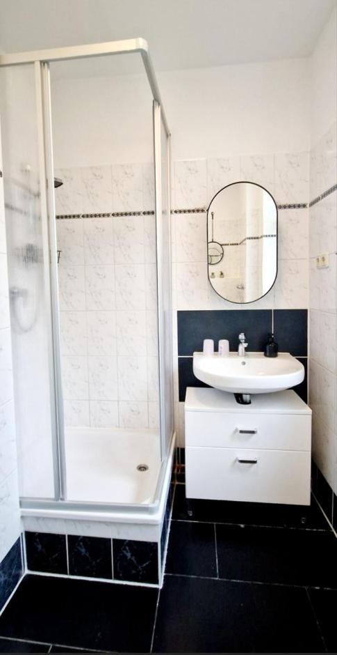 The World, Stilvolles Apartment, Stadtzentral, Parking Free, Late Check In Magdeburg Bagian luar foto